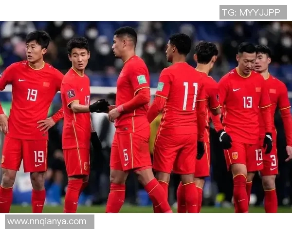 足球比赛直播背后的无名英雄揭秘幕后工作人员的辛勤付出与默默奉献 足球比赛直播背后的无名英雄揭秘幕后工作人员的辛勤付出与默默奉献