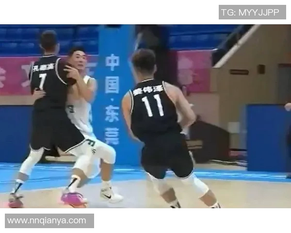 山东男篮首发引争议,外援表现失准颓势难挽,球迷怒喊换人议论纷纷 山东男篮首发引争议,外援表现失准颓势难挽,球迷怒喊换人议论纷纷