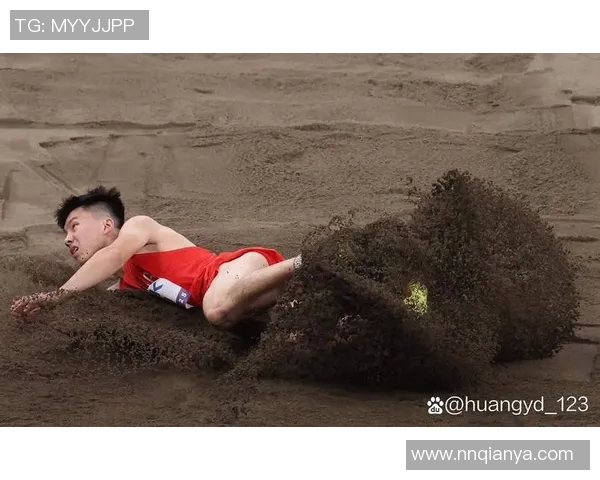 黑山与俄罗斯足球友谊赛因争议判罚腰斩球迷反应热烈引发广泛讨论 黑山与俄罗斯足球友谊赛因争议判罚腰斩球迷反应热烈引发广泛讨论