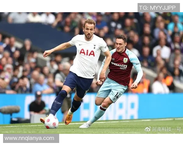 凯恩的传奇之路:从足球天才到世界级教练的蜕变与荣耀 凯恩的传奇之路:从足球天才到世界级教练的蜕变与荣耀